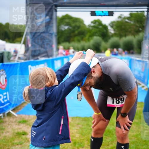 30.08.2026 - Elbe Triathlon Hamburg LAZAROV Photography http://msf.ph/oto/10030144 30.08.2026 10:08:15 Ziel  meine-sportfotos.de