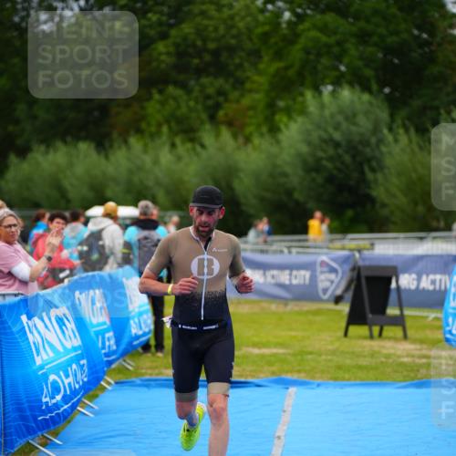 30.08.2026 - Elbe Triathlon Hamburg LAZAROV Photography http://msf.ph/oto/10030151 30.08.2026 10:08:43 Ziel 219 meine-sportfotos.de