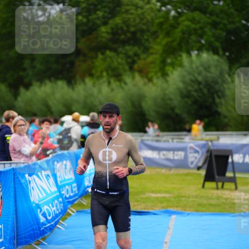 30.08.2026 - Elbe Triathlon Hamburg LAZAROV Photography http://msf.ph/oto/10030153 30.08.2026 10:08:43 Ziel 219 meine-sportfotos.de