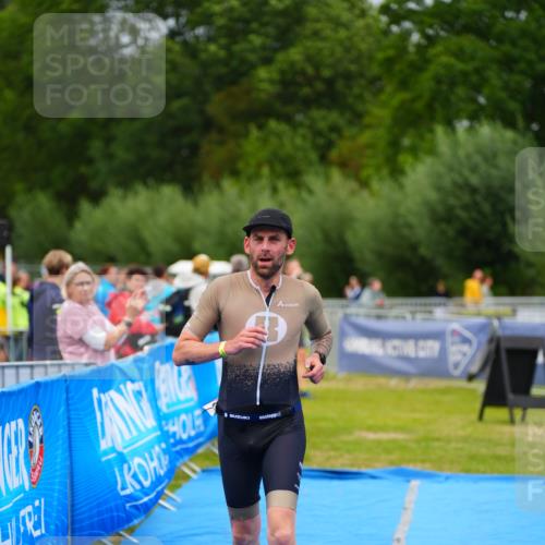 30.08.2026 - Elbe Triathlon Hamburg LAZAROV Photography http://msf.ph/oto/10030154 30.08.2026 10:08:43 Ziel 219 meine-sportfotos.de