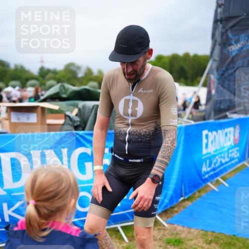 30.08.2026 - Elbe Triathlon Hamburg LAZAROV Photography http://msf.ph/oto/10030160 30.08.2026 10:08:48 Ziel 182, 197 meine-sportfotos.de