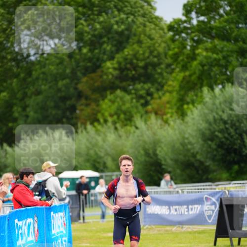 30.08.2026 - Elbe Triathlon Hamburg LAZAROV Photography http://msf.ph/oto/10030184 30.08.2026 10:09:29 Ziel 242 meine-sportfotos.de