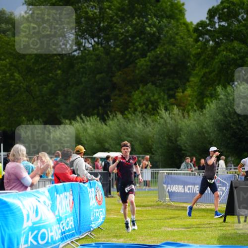 30.08.2026 - Elbe Triathlon Hamburg LAZAROV Photography http://msf.ph/oto/10030189 30.08.2026 10:09:58 Ziel 181, 240 meine-sportfotos.de