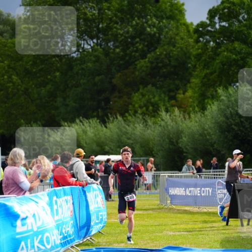 30.08.2026 - Elbe Triathlon Hamburg LAZAROV Photography http://msf.ph/oto/10030190 30.08.2026 10:09:58 Ziel 181, 240 meine-sportfotos.de