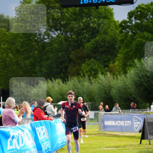 30.08.2026 - Elbe Triathlon Hamburg LAZAROV Photography http://msf.ph/oto/10030192 30.08.2026 10:09:59 Ziel 181, 240 meine-sportfotos.de