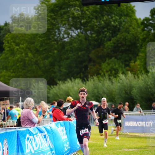 30.08.2026 - Elbe Triathlon Hamburg LAZAROV Photography http://msf.ph/oto/10030193 30.08.2026 10:09:59 Ziel 181, 240 meine-sportfotos.de