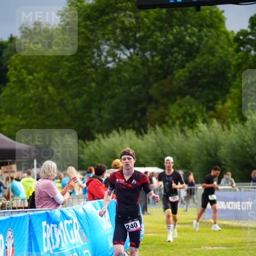 30.08.2026 - Elbe Triathlon Hamburg LAZAROV Photography http://msf.ph/oto/10030194 30.08.2026 10:09:59 Ziel 181, 240 meine-sportfotos.de