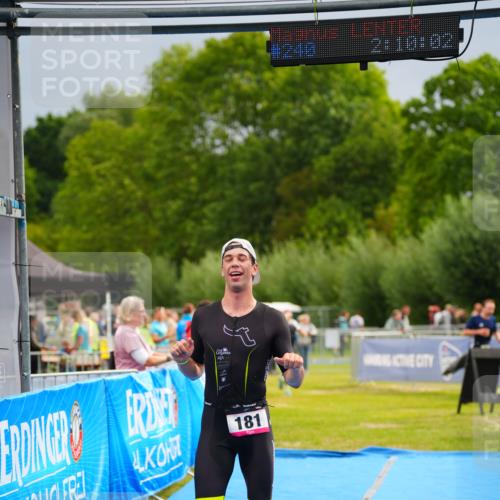 30.08.2026 - Elbe Triathlon Hamburg LAZAROV Photography http://msf.ph/oto/10030201 30.08.2026 10:10:04 Ziel 181, 240 meine-sportfotos.de