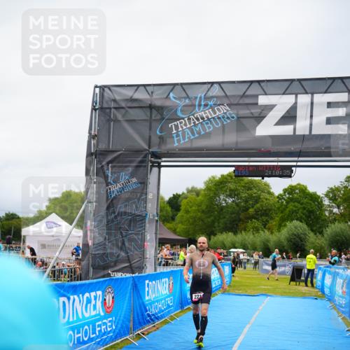 30.08.2026 - Elbe Triathlon Hamburg LAZAROV Photography http://msf.ph/oto/10030220 30.08.2026 10:10:39 Ziel 221 meine-sportfotos.de