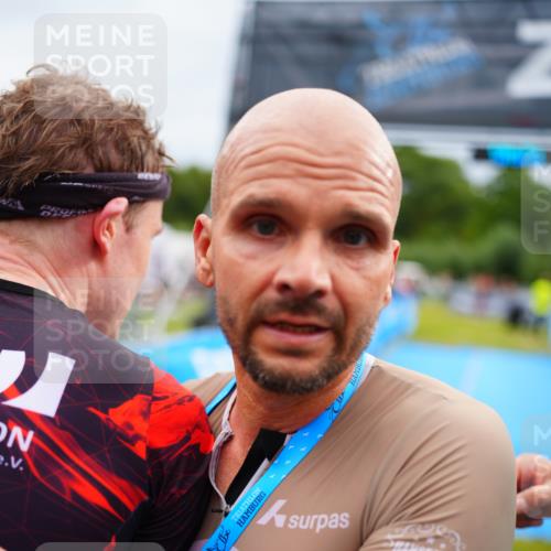 30.08.2026 - Elbe Triathlon Hamburg LAZAROV Photography http://msf.ph/oto/10030223 30.08.2026 10:10:49 Ziel  meine-sportfotos.de