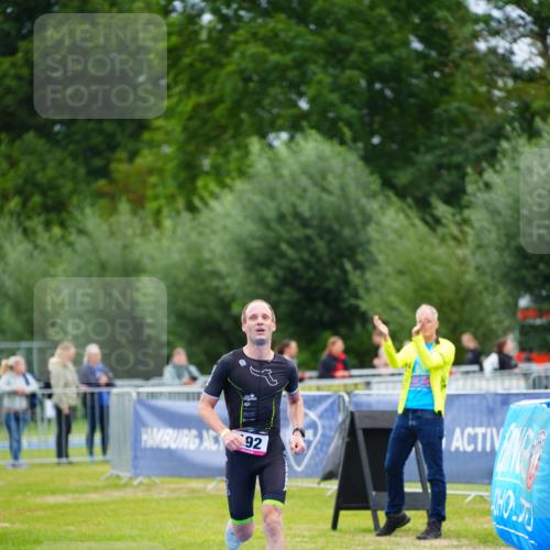 30.08.2026 - Elbe Triathlon Hamburg LAZAROV Photography http://msf.ph/oto/10030249 30.08.2026 10:11:47 Ziel 192 meine-sportfotos.de
