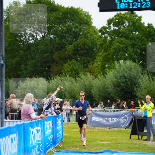 30.08.2026 - Elbe Triathlon Hamburg LAZAROV Photography http://msf.ph/oto/10030253 30.08.2026 10:12:23 Ziel 231 meine-sportfotos.de
