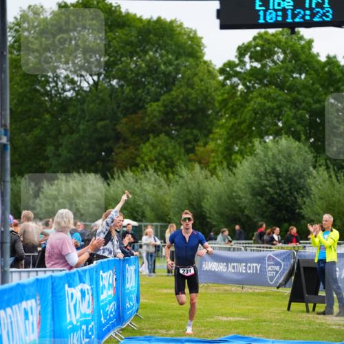 30.08.2026 - Elbe Triathlon Hamburg LAZAROV Photography http://msf.ph/oto/10030254 30.08.2026 10:12:24 Ziel 231 meine-sportfotos.de