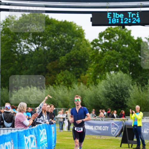 30.08.2026 - Elbe Triathlon Hamburg LAZAROV Photography http://msf.ph/oto/10030256 30.08.2026 10:12:24 Ziel 231 meine-sportfotos.de