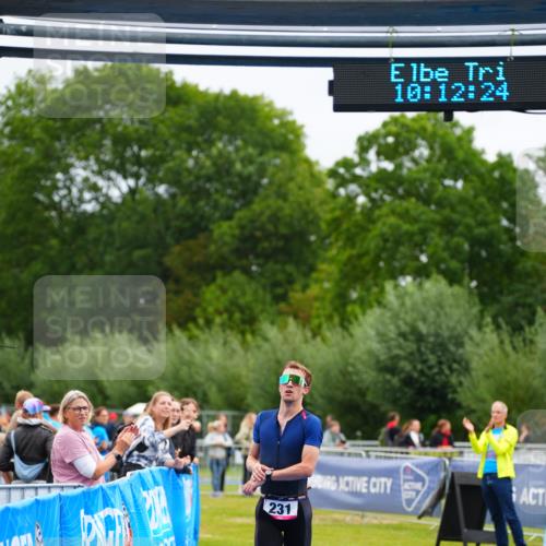 30.08.2026 - Elbe Triathlon Hamburg LAZAROV Photography http://msf.ph/oto/10030259 30.08.2026 10:12:25 Ziel 231 meine-sportfotos.de
