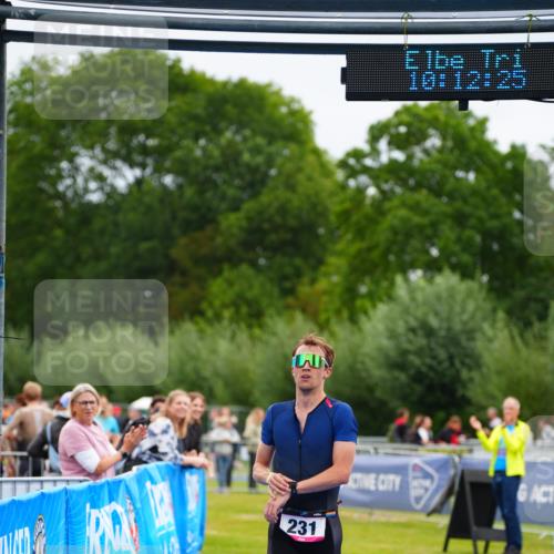 30.08.2026 - Elbe Triathlon Hamburg LAZAROV Photography http://msf.ph/oto/10030262 30.08.2026 10:12:26 Ziel 231 meine-sportfotos.de