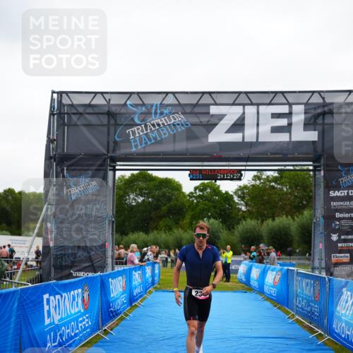 30.08.2026 - Elbe Triathlon Hamburg LAZAROV Photography http://msf.ph/oto/10030265 30.08.2026 10:12:28 Ziel 231 meine-sportfotos.de
