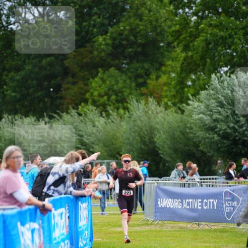 30.08.2026 - Elbe Triathlon Hamburg LAZAROV Photography http://msf.ph/oto/10030266 30.08.2026 10:12:48 Ziel 223 meine-sportfotos.de