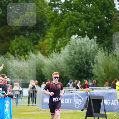 30.08.2026 - Elbe Triathlon Hamburg LAZAROV Photography http://msf.ph/oto/10030271 30.08.2026 10:12:50 Ziel 223 meine-sportfotos.de