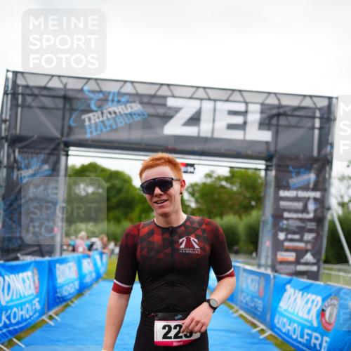 30.08.2026 - Elbe Triathlon Hamburg LAZAROV Photography http://msf.ph/oto/10030274 30.08.2026 10:12:57 Ziel  meine-sportfotos.de