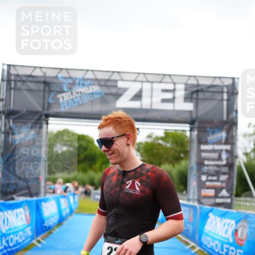 30.08.2026 - Elbe Triathlon Hamburg LAZAROV Photography http://msf.ph/oto/10030276 30.08.2026 10:12:58 Ziel  meine-sportfotos.de