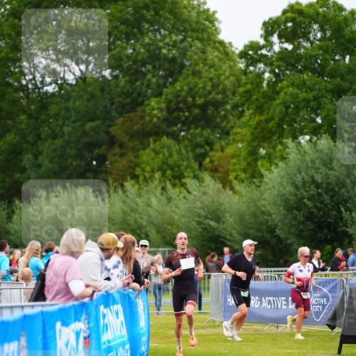 30.08.2026 - Elbe Triathlon Hamburg LAZAROV Photography http://msf.ph/oto/10030277 30.08.2026 10:13:37 Ziel 220, 227 meine-sportfotos.de