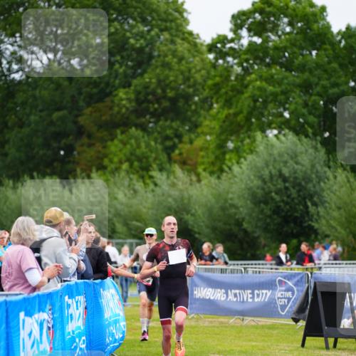 30.08.2026 - Elbe Triathlon Hamburg LAZAROV Photography http://msf.ph/oto/10030279 30.08.2026 10:13:38 Ziel 220, 227 meine-sportfotos.de