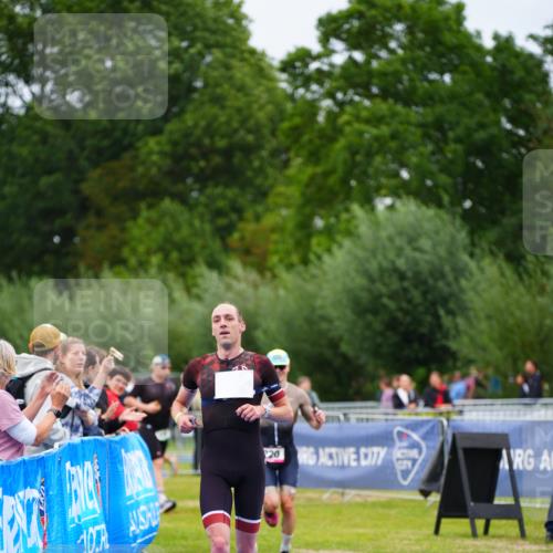 30.08.2026 - Elbe Triathlon Hamburg LAZAROV Photography http://msf.ph/oto/10030285 30.08.2026 10:13:40 Ziel 220, 227 meine-sportfotos.de