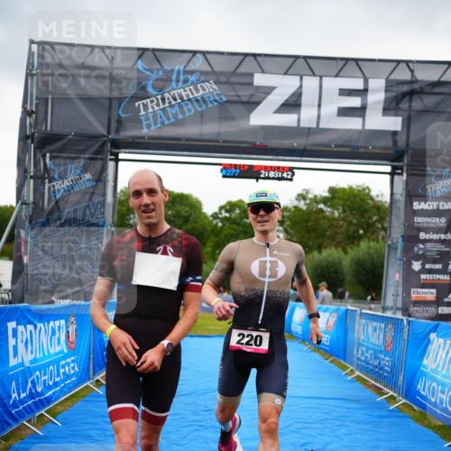 30.08.2026 - Elbe Triathlon Hamburg LAZAROV Photography http://msf.ph/oto/10030295 30.08.2026 10:13:44 Ziel 220, 227 meine-sportfotos.de