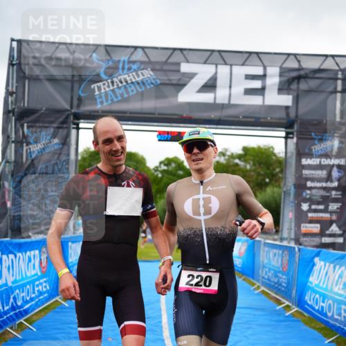 30.08.2026 - Elbe Triathlon Hamburg LAZAROV Photography http://msf.ph/oto/10030297 30.08.2026 10:13:44 Ziel 220, 227 meine-sportfotos.de