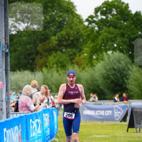 30.08.2026 - Elbe Triathlon Hamburg LAZAROV Photography http://msf.ph/oto/10030310 30.08.2026 10:14:06 Ziel 206 meine-sportfotos.de