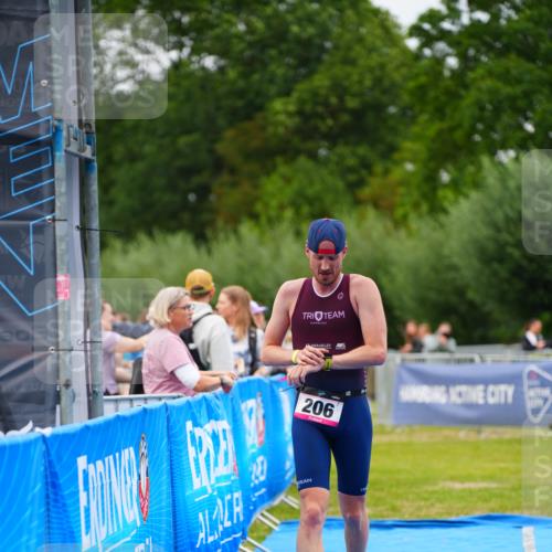 30.08.2026 - Elbe Triathlon Hamburg LAZAROV Photography http://msf.ph/oto/10030311 30.08.2026 10:14:07 Ziel 206 meine-sportfotos.de