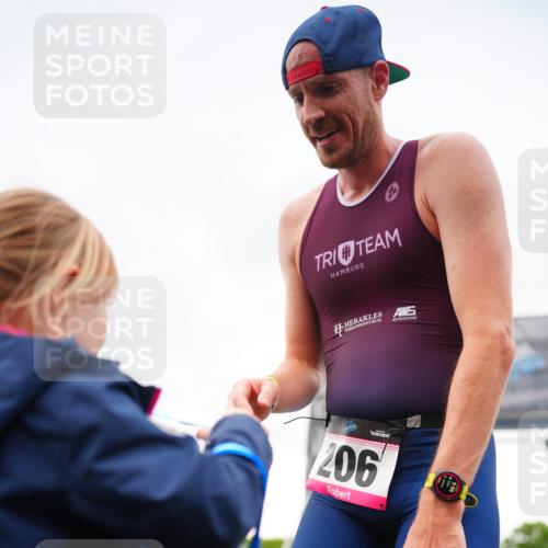 30.08.2026 - Elbe Triathlon Hamburg LAZAROV Photography http://msf.ph/oto/10030319 30.08.2026 10:14:16 Ziel  meine-sportfotos.de