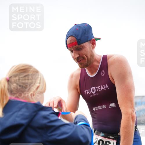 30.08.2026 - Elbe Triathlon Hamburg LAZAROV Photography http://msf.ph/oto/10030322 30.08.2026 10:14:16 Ziel  meine-sportfotos.de