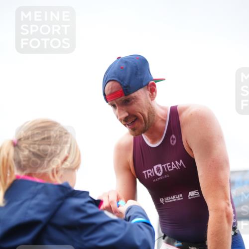 30.08.2026 - Elbe Triathlon Hamburg LAZAROV Photography http://msf.ph/oto/10030323 30.08.2026 10:14:16 Ziel  meine-sportfotos.de