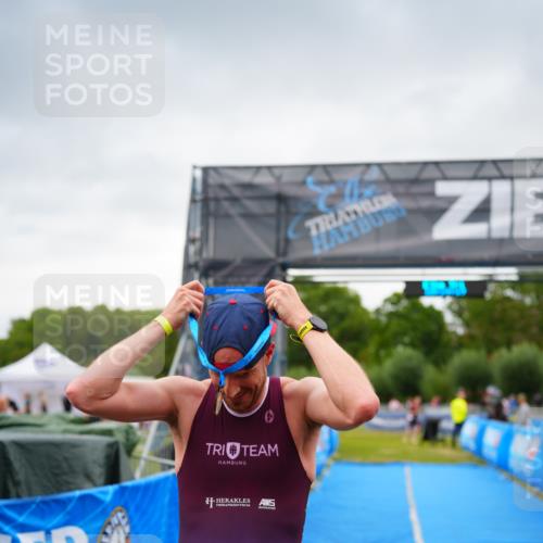 30.08.2026 - Elbe Triathlon Hamburg LAZAROV Photography http://msf.ph/oto/10030327 30.08.2026 10:14:20 Ziel  meine-sportfotos.de