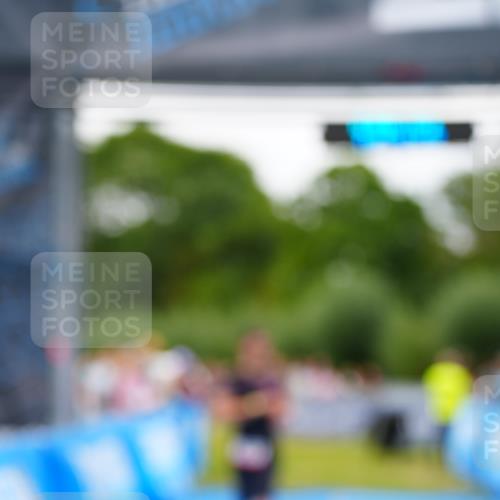 30.08.2026 - Elbe Triathlon Hamburg LAZAROV Photography http://msf.ph/oto/10030330 30.08.2026 10:14:30 Ziel 232, 238 meine-sportfotos.de