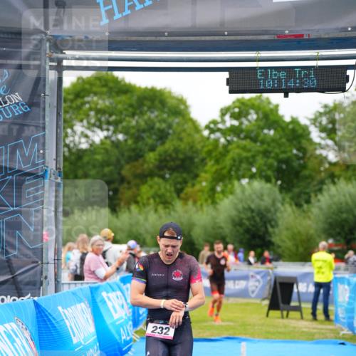 30.08.2026 - Elbe Triathlon Hamburg LAZAROV Photography http://msf.ph/oto/10030333 30.08.2026 10:14:31 Ziel 232, 238 meine-sportfotos.de