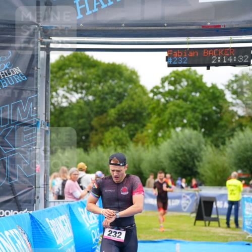30.08.2026 - Elbe Triathlon Hamburg LAZAROV Photography http://msf.ph/oto/10030334 30.08.2026 10:14:32 Ziel 232, 238 meine-sportfotos.de