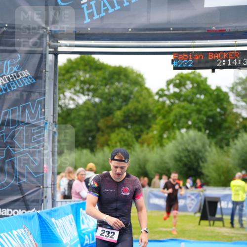 30.08.2026 - Elbe Triathlon Hamburg LAZAROV Photography http://msf.ph/oto/10030336 30.08.2026 10:14:32 Ziel 232, 238 meine-sportfotos.de