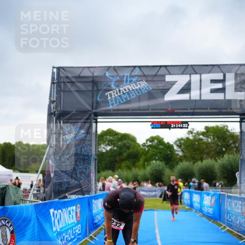 30.08.2026 - Elbe Triathlon Hamburg LAZAROV Photography http://msf.ph/oto/10030340 30.08.2026 10:14:35 Ziel 238 meine-sportfotos.de