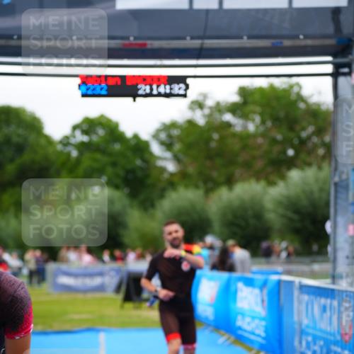 30.08.2026 - Elbe Triathlon Hamburg LAZAROV Photography http://msf.ph/oto/10030341 30.08.2026 10:14:37 Ziel 238 meine-sportfotos.de
