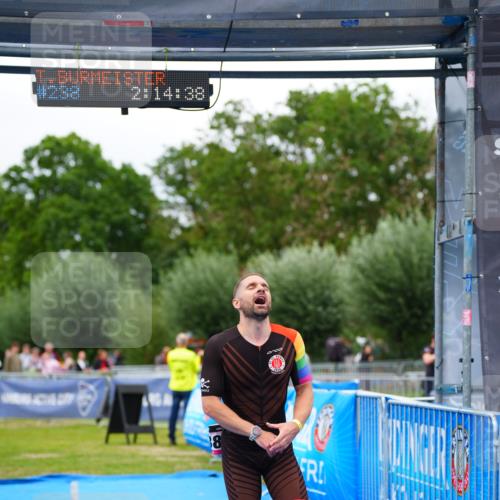 30.08.2026 - Elbe Triathlon Hamburg LAZAROV Photography http://msf.ph/oto/10030343 30.08.2026 10:14:38 Ziel 238 meine-sportfotos.de