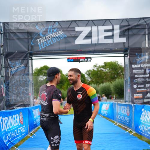 30.08.2026 - Elbe Triathlon Hamburg LAZAROV Photography http://msf.ph/oto/10030348 30.08.2026 10:14:41 Ziel  meine-sportfotos.de
