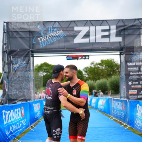 30.08.2026 - Elbe Triathlon Hamburg LAZAROV Photography http://msf.ph/oto/10030349 30.08.2026 10:14:42 Ziel  meine-sportfotos.de