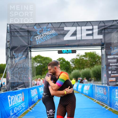 30.08.2026 - Elbe Triathlon Hamburg LAZAROV Photography http://msf.ph/oto/10030352 30.08.2026 10:14:42 Ziel  meine-sportfotos.de