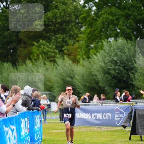 30.08.2026 - Elbe Triathlon Hamburg LAZAROV Photography http://msf.ph/oto/10030363 30.08.2026 10:15:30 Ziel 215 meine-sportfotos.de