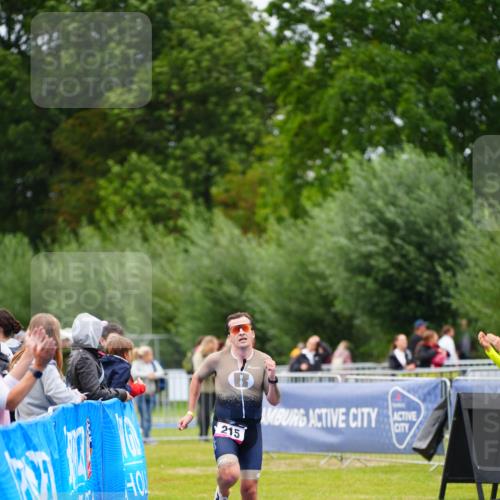 30.08.2026 - Elbe Triathlon Hamburg LAZAROV Photography http://msf.ph/oto/10030366 30.08.2026 10:15:31 Ziel 215 meine-sportfotos.de