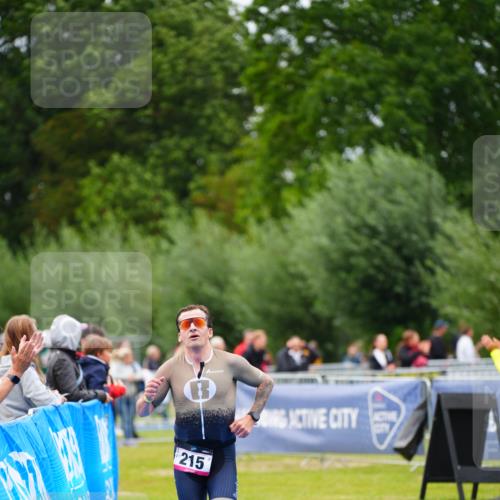 30.08.2026 - Elbe Triathlon Hamburg LAZAROV Photography http://msf.ph/oto/10030371 30.08.2026 10:15:32 Ziel 215 meine-sportfotos.de