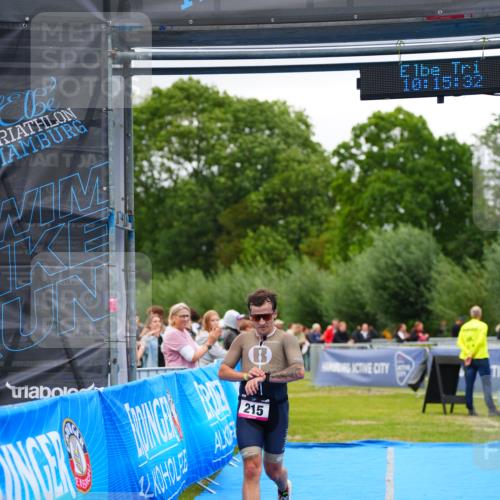 30.08.2026 - Elbe Triathlon Hamburg LAZAROV Photography http://msf.ph/oto/10030372 30.08.2026 10:15:33 Ziel 215 meine-sportfotos.de